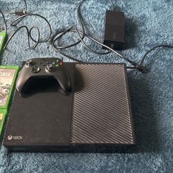 XBOX One 365 GB with controller and hdmi port. 5 games included 