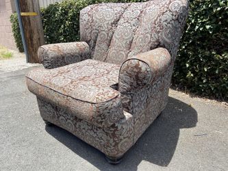 Large Oversized Comfort CHAIR This is a great big comfortable CHAIR size - 36/41/37in 19in sear height