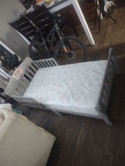 Toddler bed kids bed free mattress