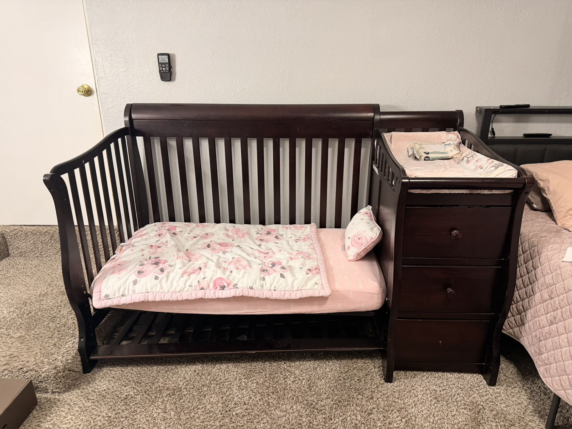 Crib W Changing Table