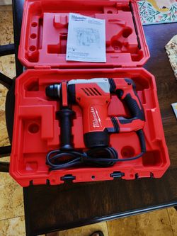 Milwaukee #(5268-21) 1-1/8 in. Corded SDS-Plus Rotary Hammer
