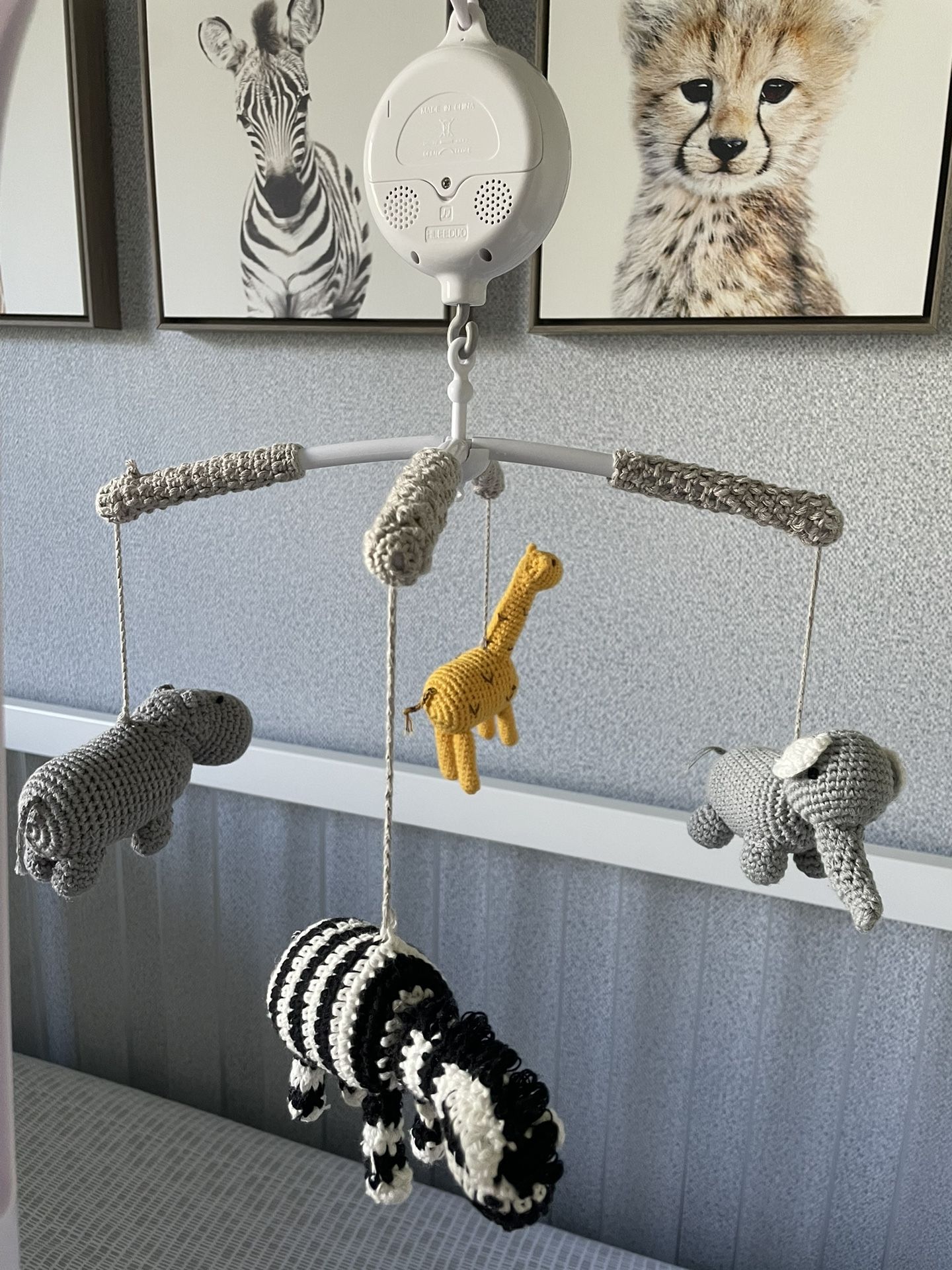MUSICAL BABY CRIB