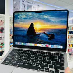MacBook Air M3 2024