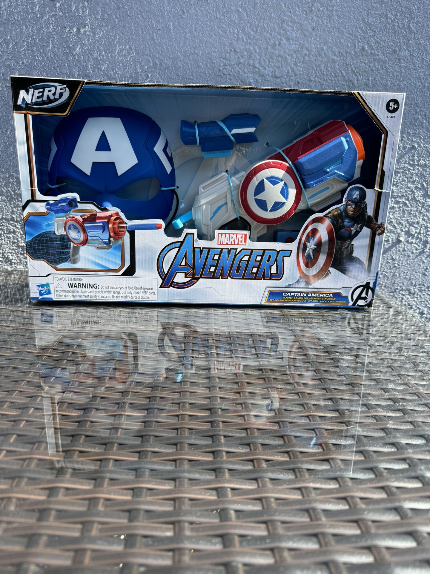 Avengers Nerf Captain America Blaster and Mask Set Brand New