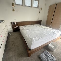 Bed frame with Casper mattress