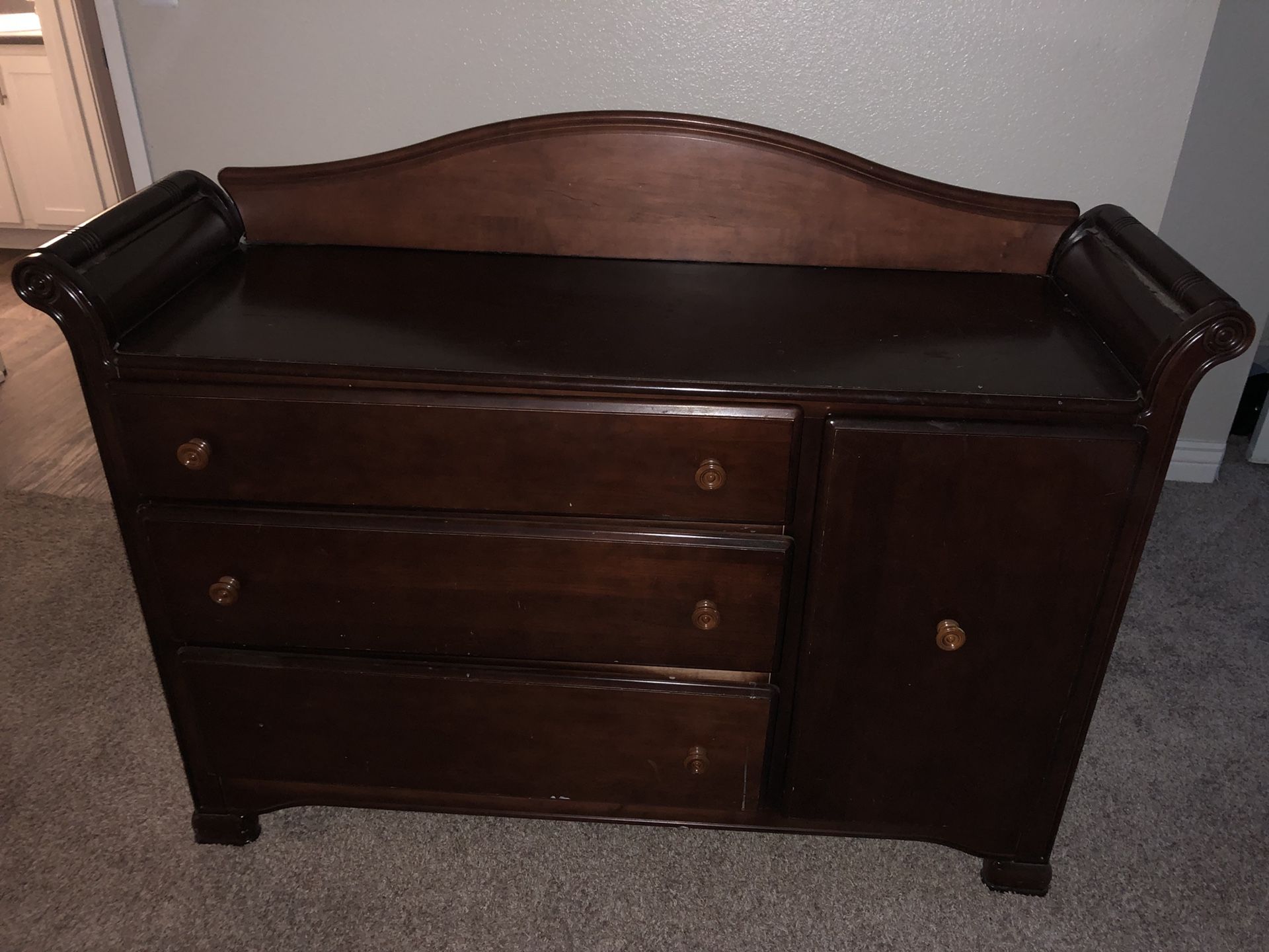 Simmons Crib and Dresser/Changing table