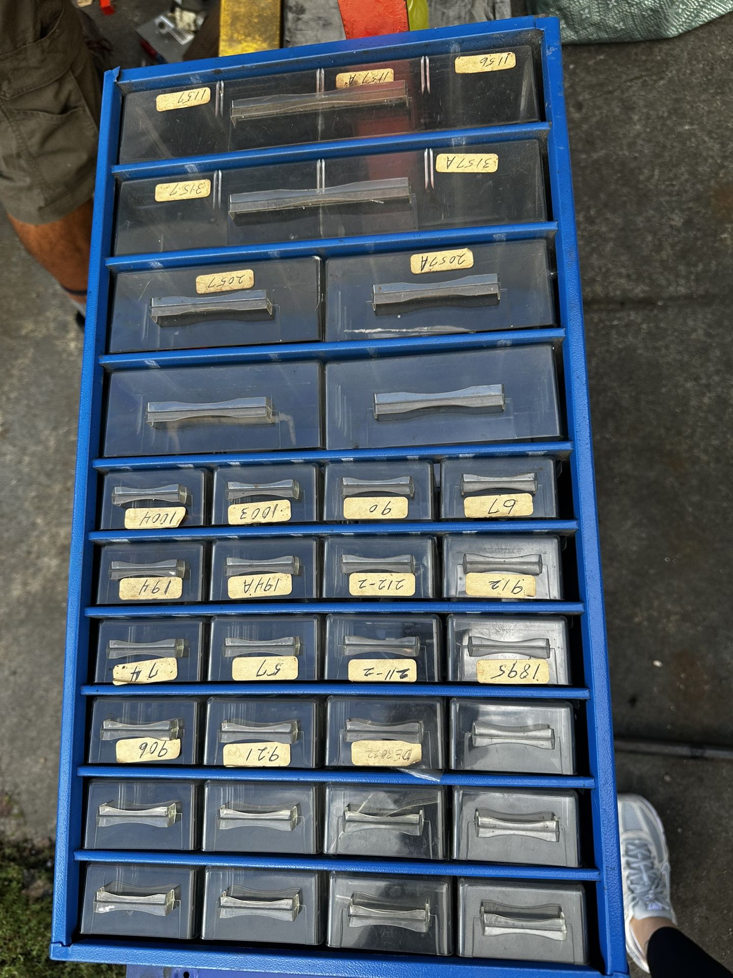 Auto Bulb Cabinet