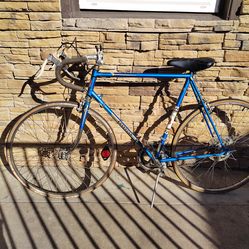 80'sVintage Peugeot road bike (not free)