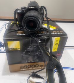 Nikon D5000 DSLR Camera with 18-55mm Lens