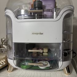 Makeup Organizer & Skincare Organizers