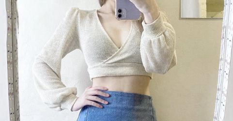 Winsor Cute Sexy Bell Sleeve Crop Top
