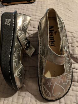 Girls size 1 brand new alegria