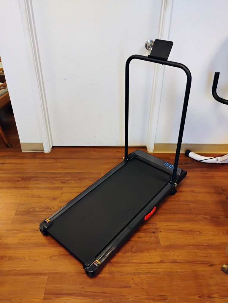 Compact Treadmill With Handlebars And Incline 