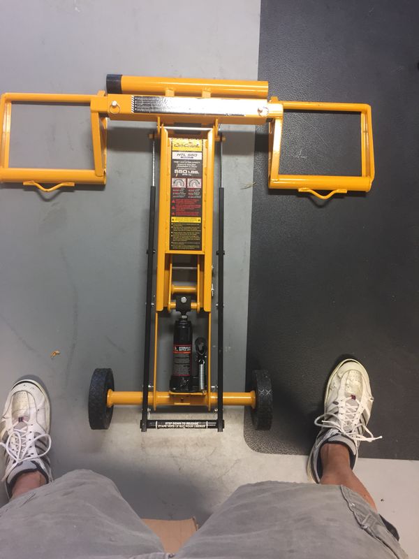 Cub cadet 550 pound lawn mower lift for Sale in New Market, MD OfferUp