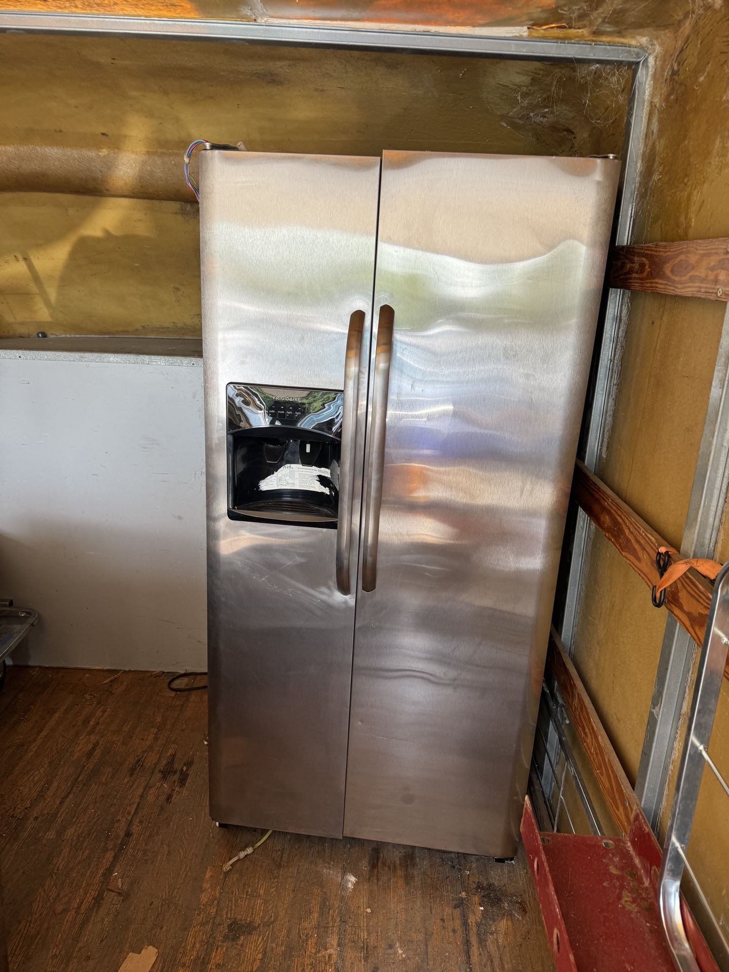 Frigidaire Refrigerator Fridge Works Great Clear
