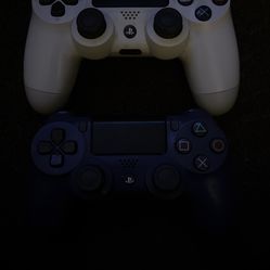 PS4 controllers