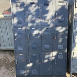 Super Heavy Duty, Super Vintage. 12 Door Lockers.
