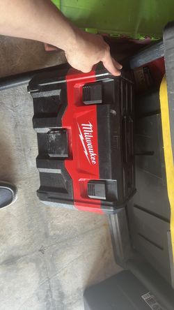Perfect working order Milwaukee wet and dry vaccum