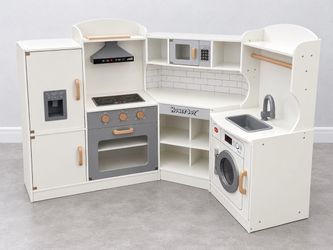 Kids’ Play Kitchen