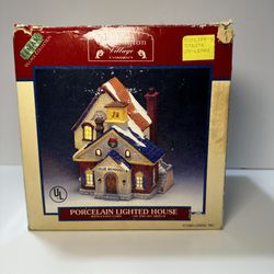 Lemax Dickensvale Collectibles 1993 "Olde School" 35091+Lighted Church Village