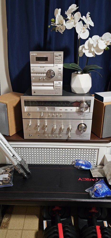 Onkyo A-7 Amplifier And T-9 Tunner Working