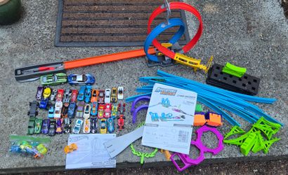 Hot Wheels Lot, 2 Tracks, Cars