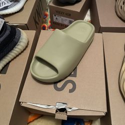 Yeezy Slides Resin Size 8 DS