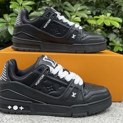 LV Shoes Size 11 Men 