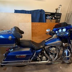 Light wear 2009 Harley-Davidson Touring Motorcycle ELECTRA GLIDE CLASSIC For Sale