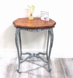 Carved Wood side table/ Accent Table🛋️ Available