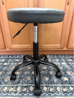 NEW ROLLING STOOL SPINS ADJUSTABLE HEIGHT