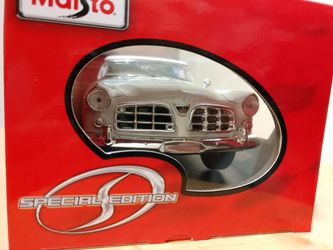 Maisto 1956 Chrysler Special Edition 300B 1:18 Scale Diecast White In the Box