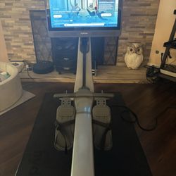 Hydrow Rower & Mat Fully Working