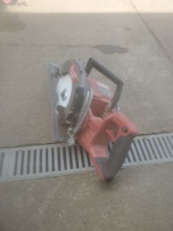 Milwaukee saw