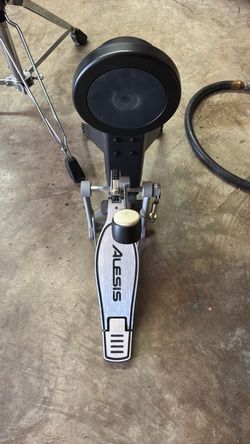 Alesis Electronic Bass Drum Pad with Kick Pedal