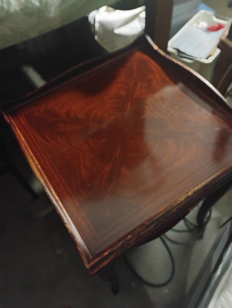 Antique Square Table $20 19 In By 19 In . 27 In Tall Serious Buyers Only Local Pickup