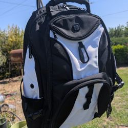 SwissGear 1900 Scansmart 17-Inch Laptop Backpack Black White Travel Airflow Bag

