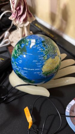 Magnetic globe