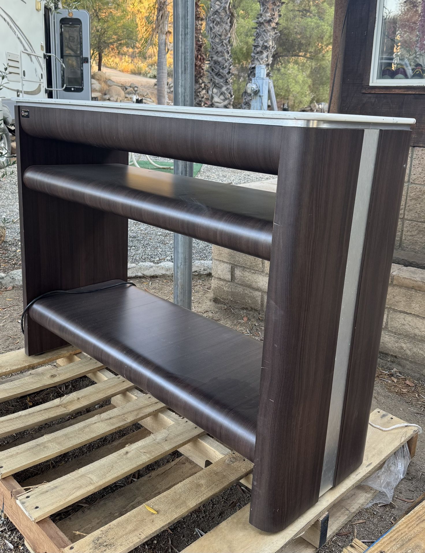 Hand and foot station