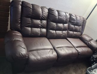 Brown recliner couch. Comes with grey covers