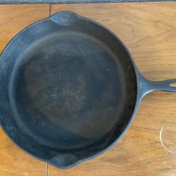 Vintage Unmarked Wagner #12 Cast Iron Skillet