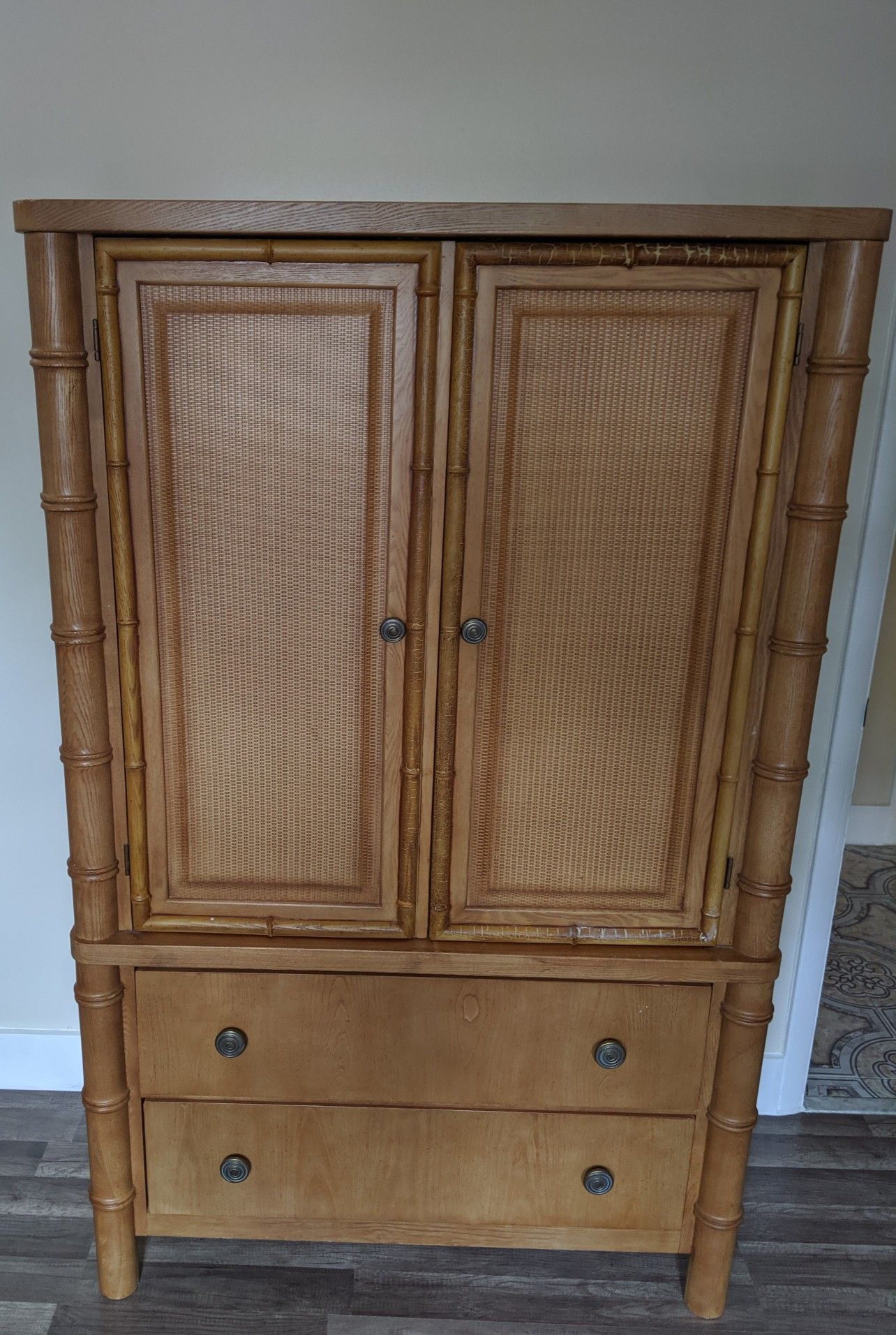 Wood cabinet, great condition