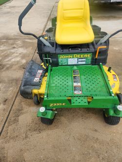 John Deere zero Turn mower
