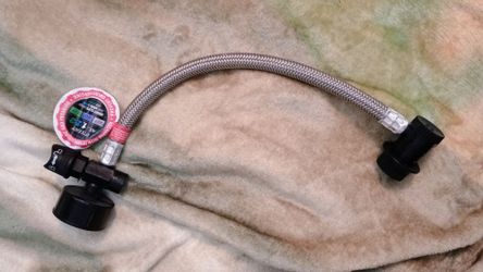 AC Refrigerant Recharge Hose with Gauge