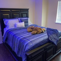 Black Wood Queen Bedroom Set