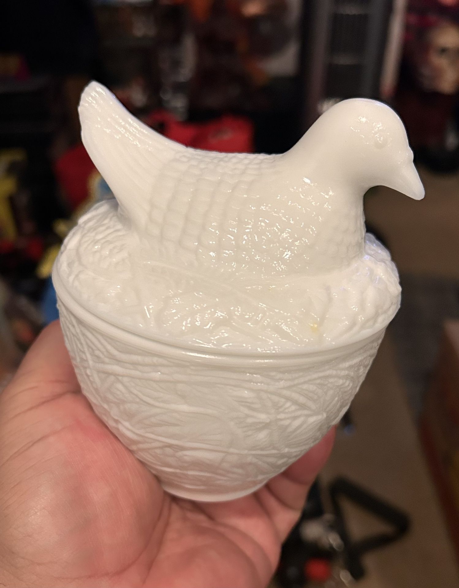 VINTAGE AVON MILK GLASS TRINKET 