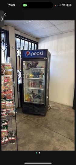 Commercial refrigerator