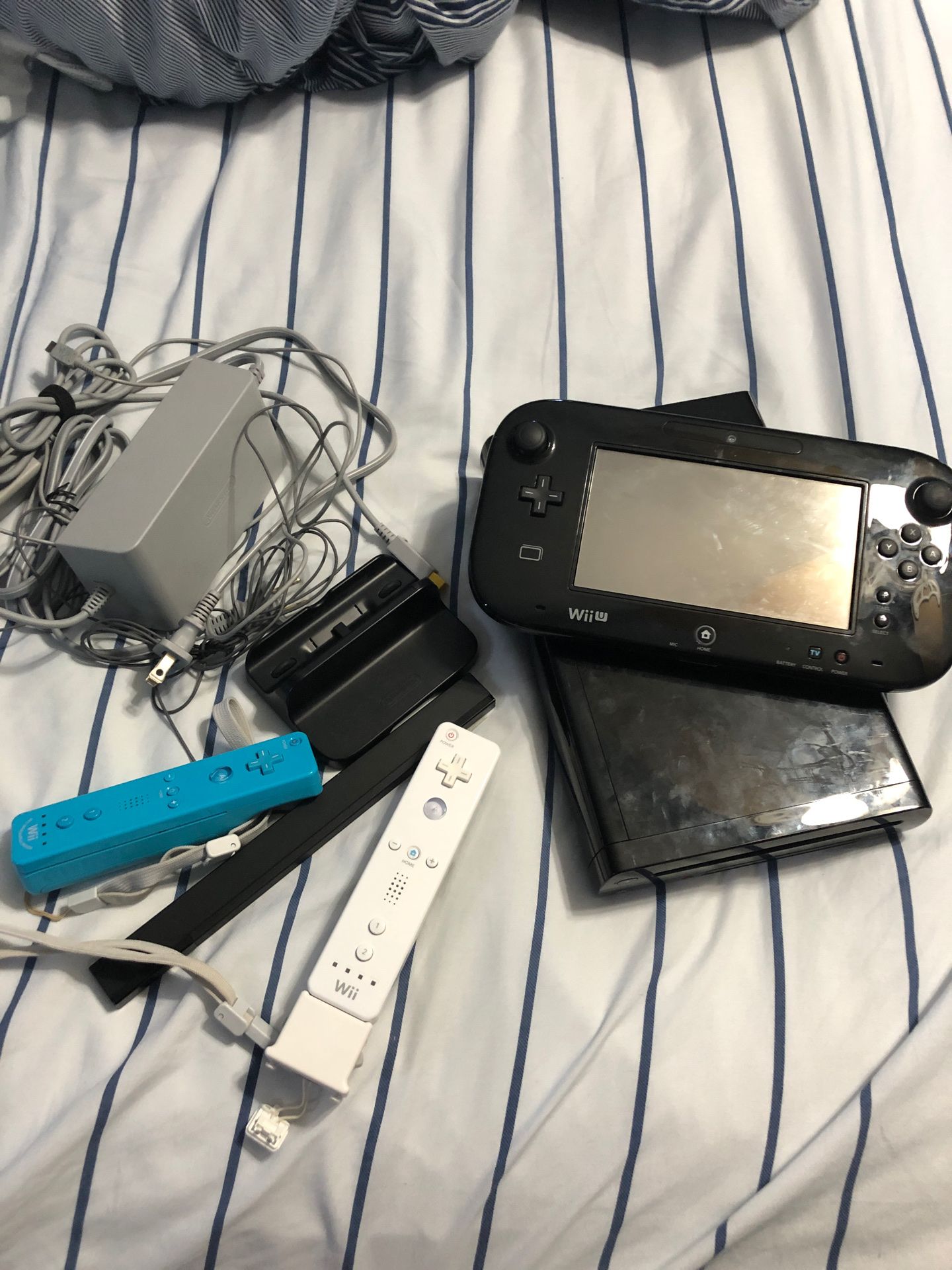 Wii U with 10 games, 2 controllers, charging dock & chords