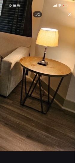 Center piece & 2 end tables