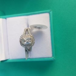 Emerald cut ring